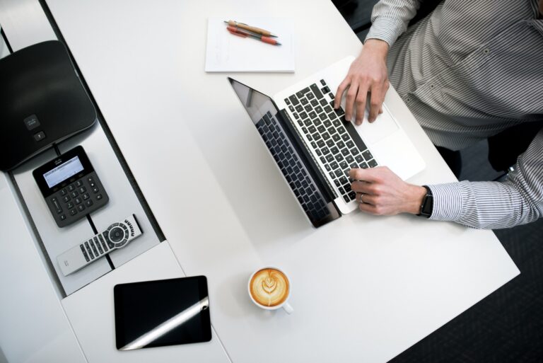 Top 8 News Media Accounts You Should Follow