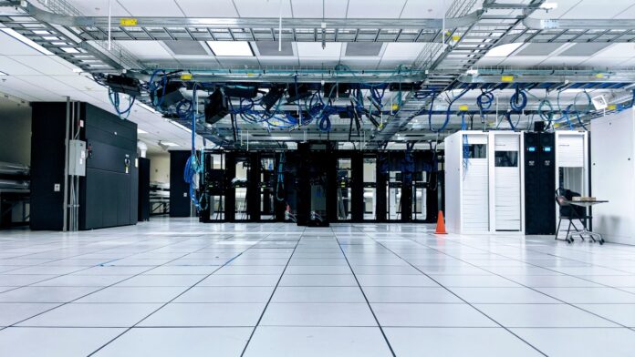 Pros and Cons of Data Center Outsourcing