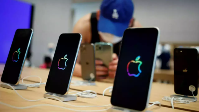 rajkotupdates.news:apple-iphone-exports-from-india-doubled-between-april-and-august